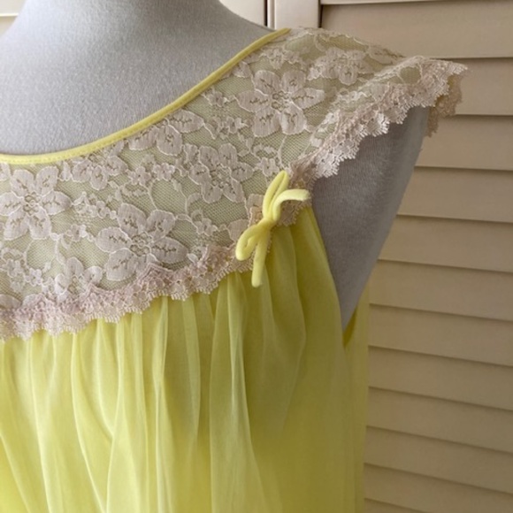 Vintage Canary Yellow Waltz Length Peignoir Set - Picture 10 of 15